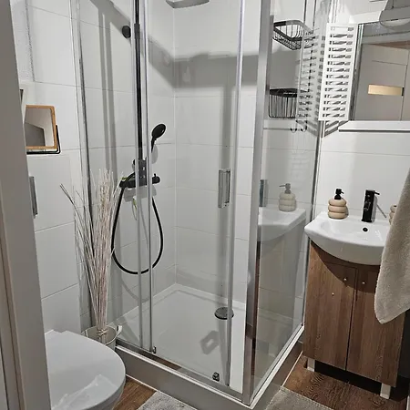 House Two 미엥지즈드로예
